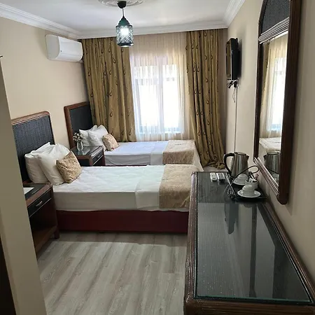 Loost Town Hotel 3*