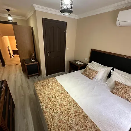 Loost Town Hotel